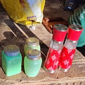 Grinder Pair (Battery Powered)+3 Antique Green Glass Shakers